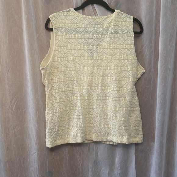 3/$20 cream vneck lace  top - Picture 4 of 4